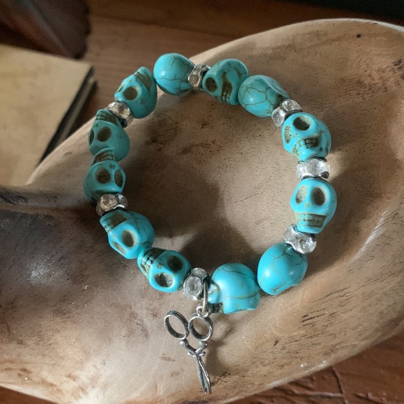 Turquoise Skull Bead Bracelette - Picture 2 of 7
